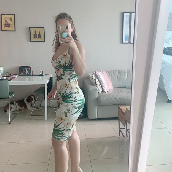 NWT Miroa Form Fitting Floral Dress - Picture 2 of 6